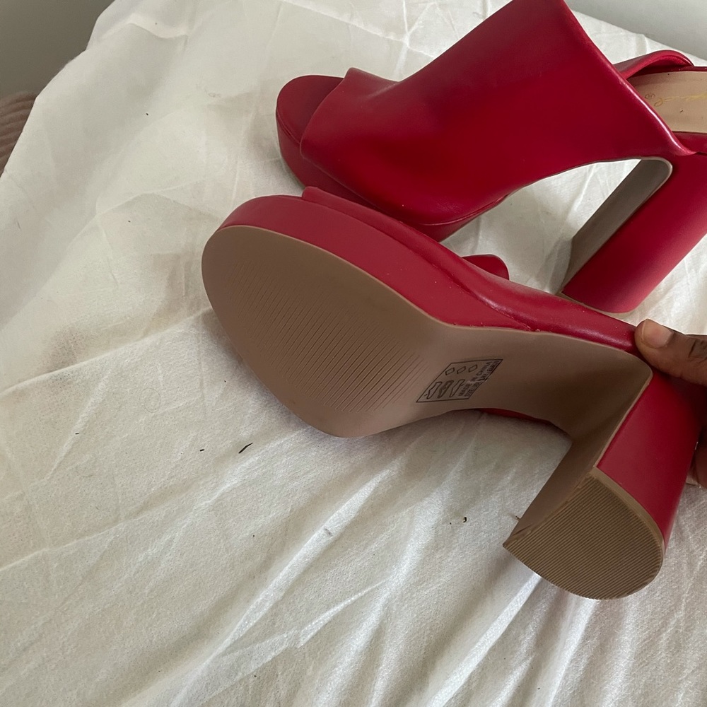Red heels 👠 - Picture 3 of 3
